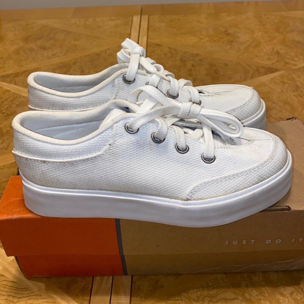 NWB Vintage Y2K 2000 Nike Women’s Canvas Sneaker Shoes Size 5